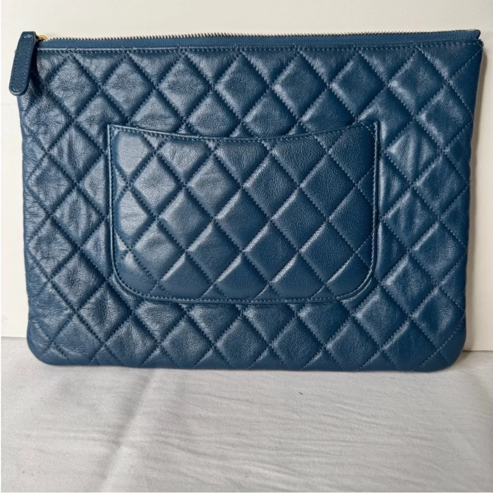 CHANEL Chanel Matelasse Blue Quilted Lamb Skin Clutch Back Pocket zipperClosure